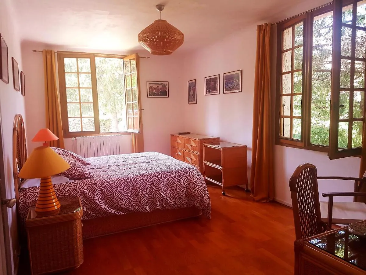 La Nazadaire Joyeuse Bed & Breakfast